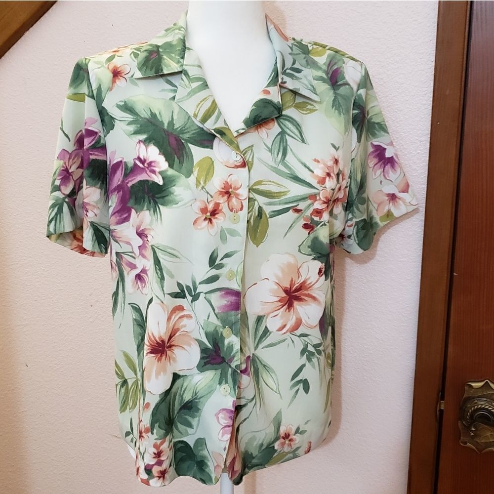 Alfred Dunner button front floral print top. Size 10